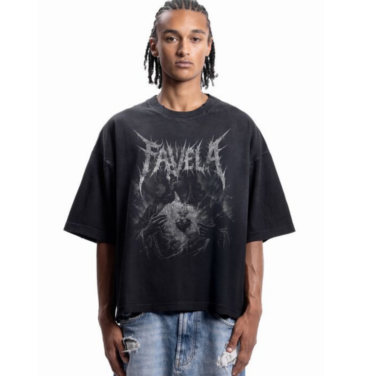 تي شيرت معدني بتصميم Sacred He - مراجعة Streetwear Brand Font وسعره