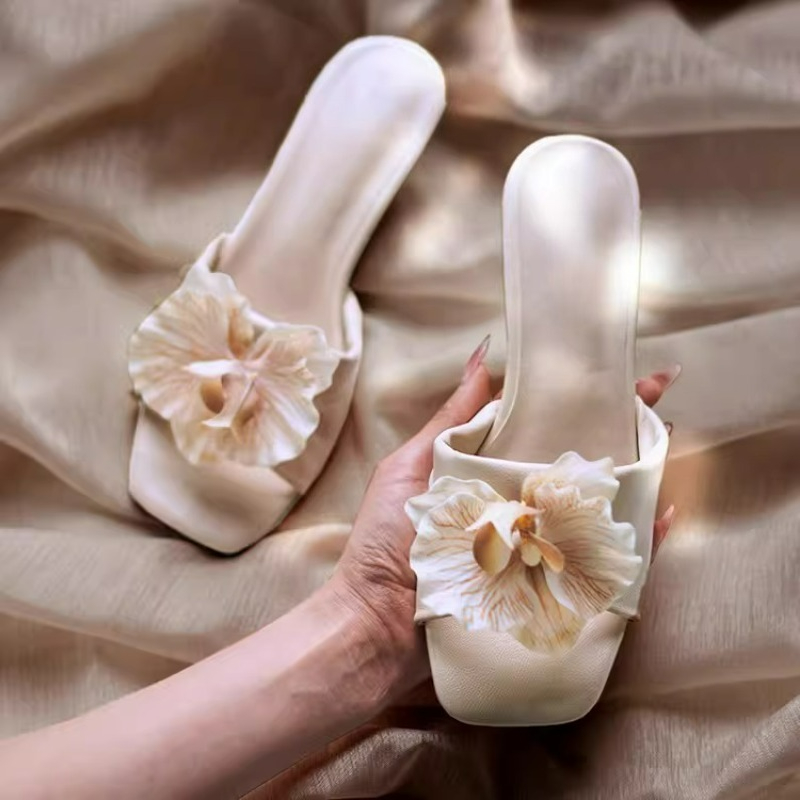 صنادل نسائية ماركة 2026 صيفية  - مراجعة Streetwear Brand With Flowers وسعره